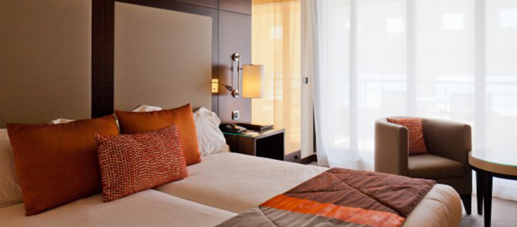 chambre orange hôtel architecte